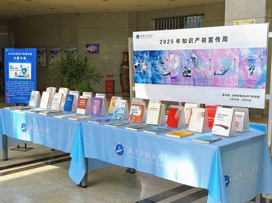 图片包含 室内, 天花板, 桌子, 房间 描述已自动生成 图片包含 室内, 天花板, 桌子, 房间 描述已自动生成