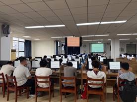 餐厅里的人们 中度可信度描述已自动生成 餐厅里的人们 中度可信度描述已自动生成